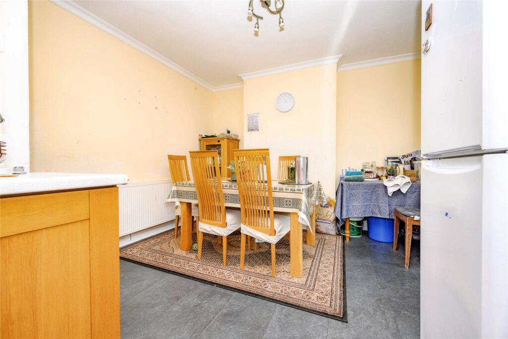 House in Dunstable, Central Bedfordshire - View 5