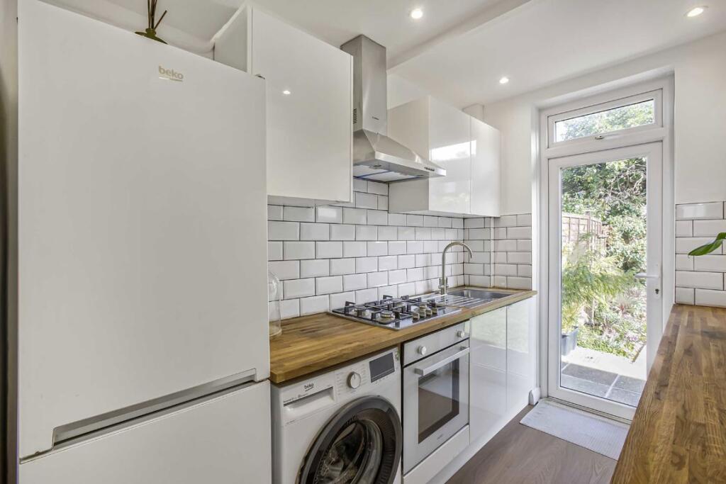 House in London - View 5