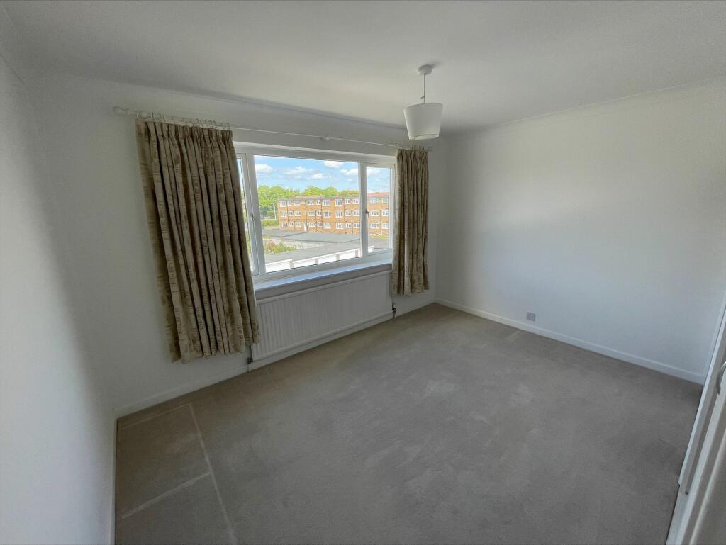 Exeter Court, Highcliffe BH23 photo 5