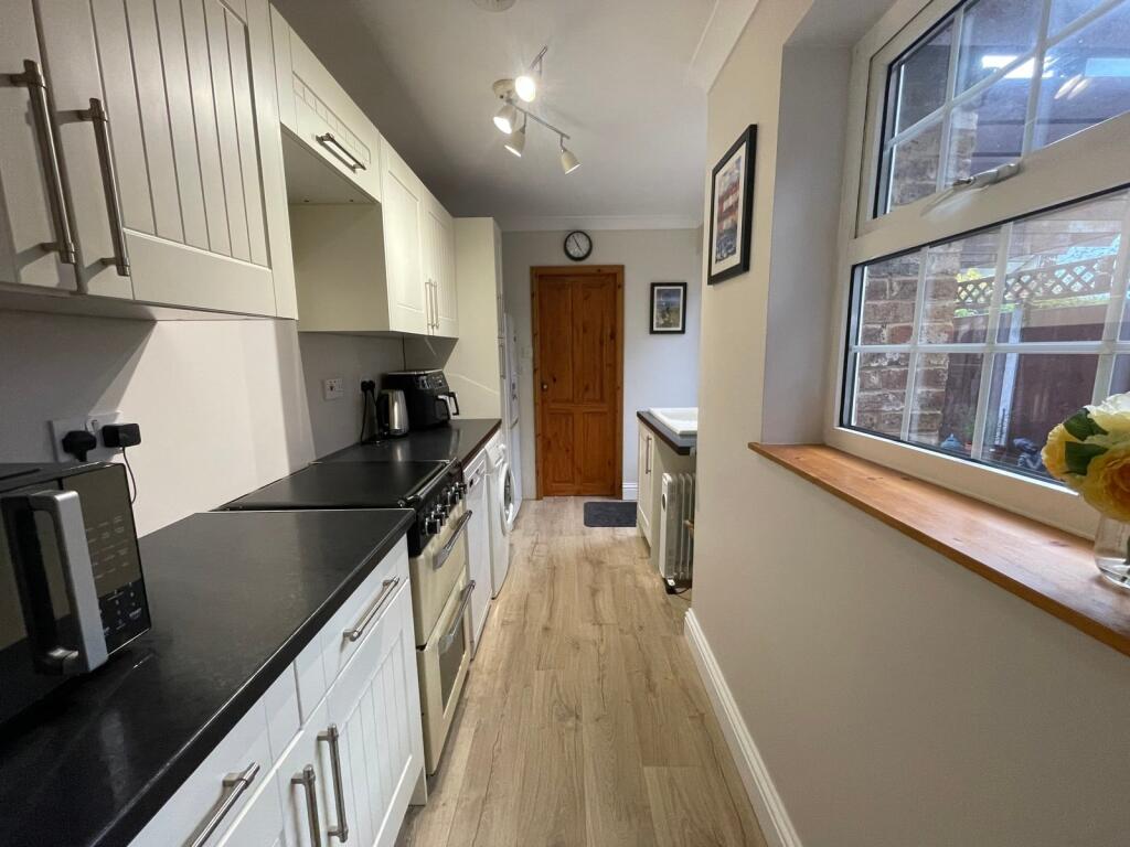 Woodthorpe Road, Ashford,TW15 photo 3