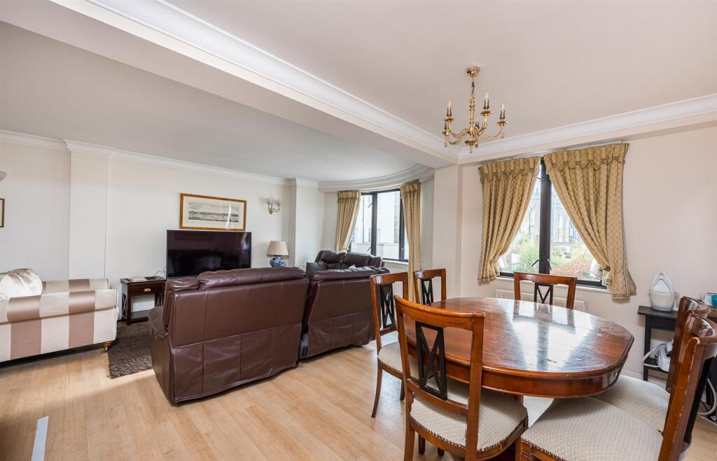 Apartment in London - View 3