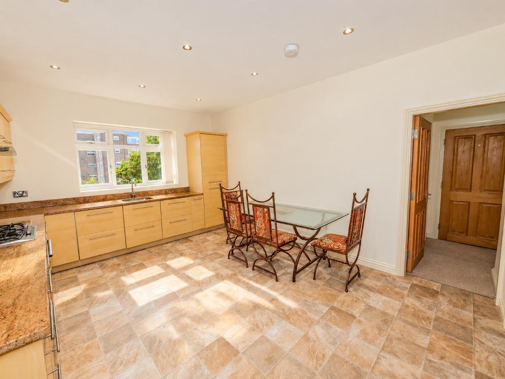 Apartment in Sefton, Birkdale - More