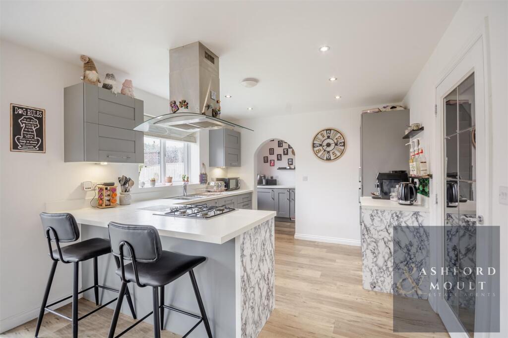 Main image of property: Potters Corner, Forest Town, Mansfield