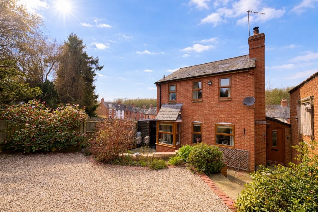 Main image of property: 2a Percy Road Woodford Halse Daventry NN11 3RN