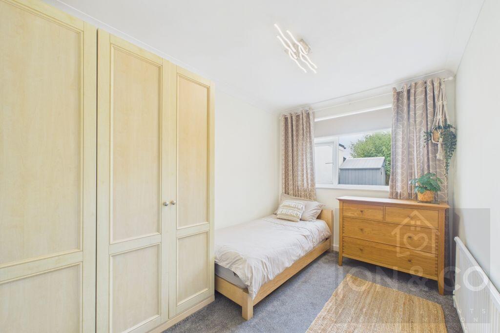 House in Hardingstone, Brackmills - More