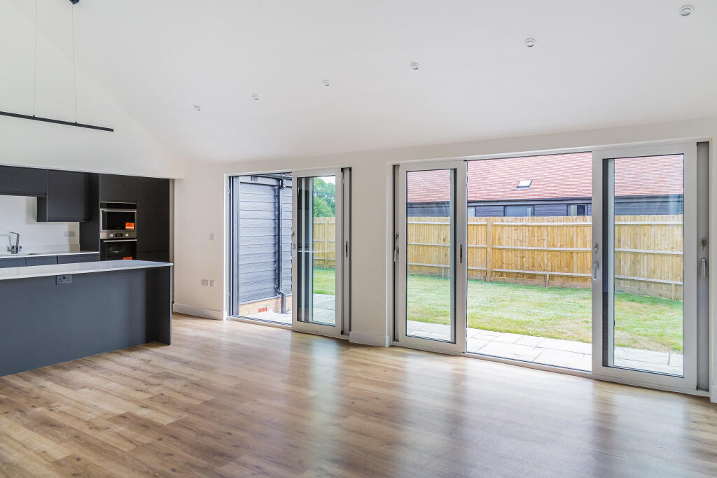 House in Redhill - View 4