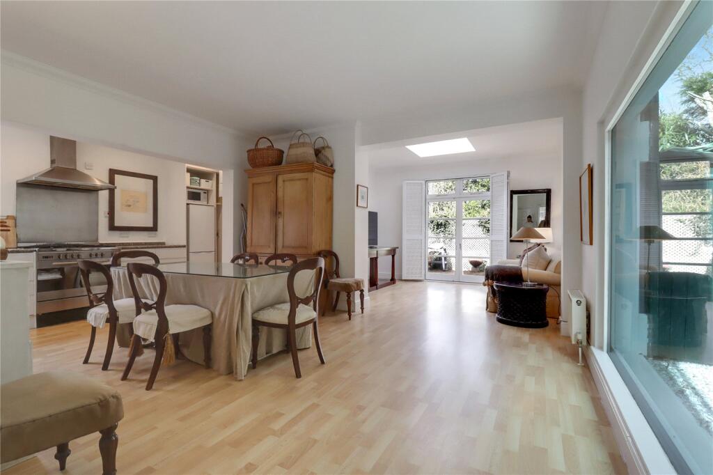 House in Surrey Heath, Windlesham - View 3