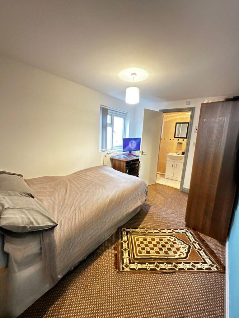 8 bedroom terraced house for rent