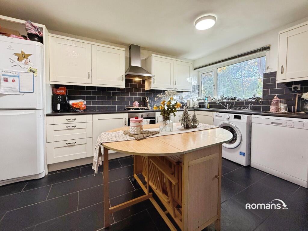 House in Basingstoke and Deane, Tadley - View 5
