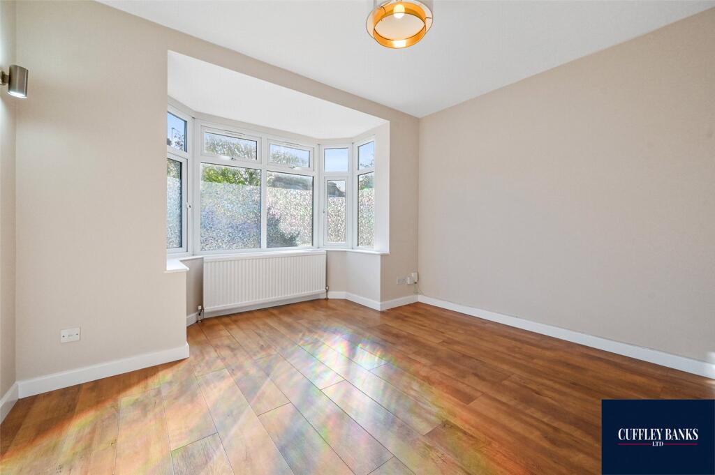 Tavistock Avenue, Perivale, Middlesex, UB6 photo 4