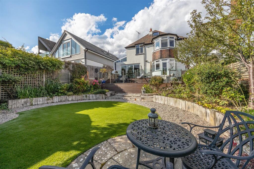 House in Southend-on-Sea - View 4