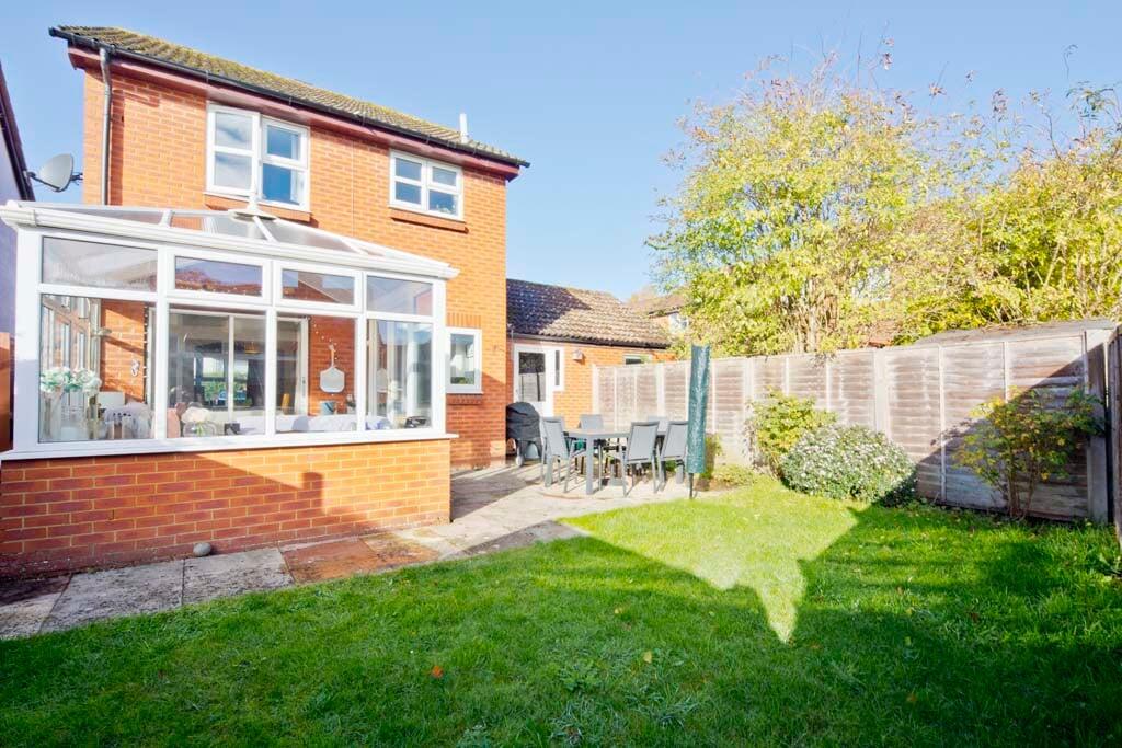 14 Meadow Close, Compton photo 4