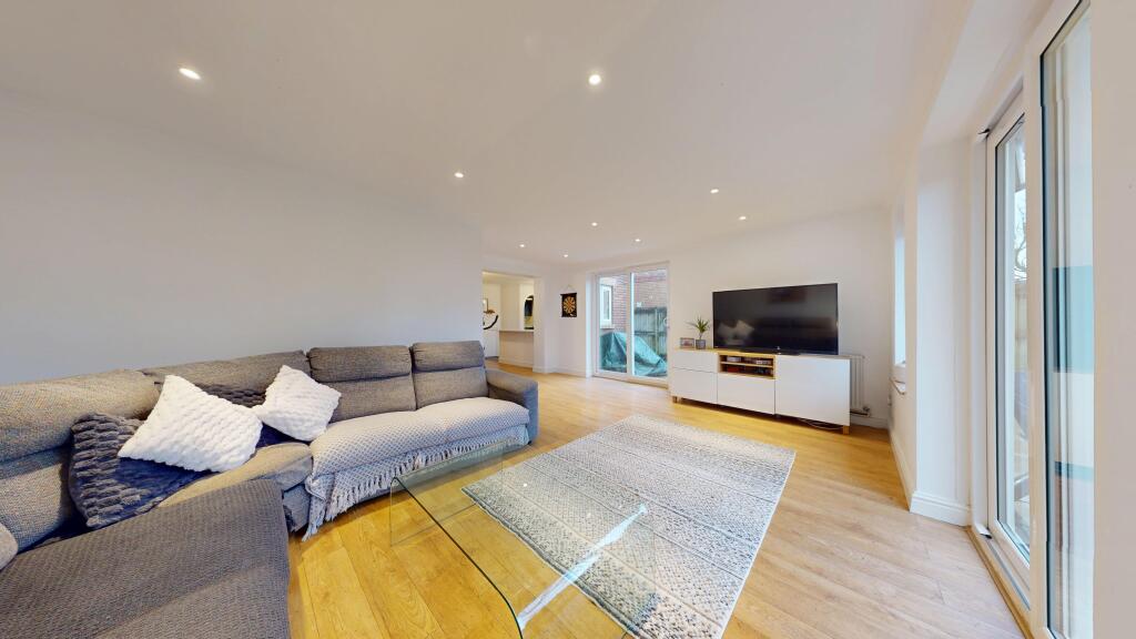 House in Cardiff, Thornhill - View 4