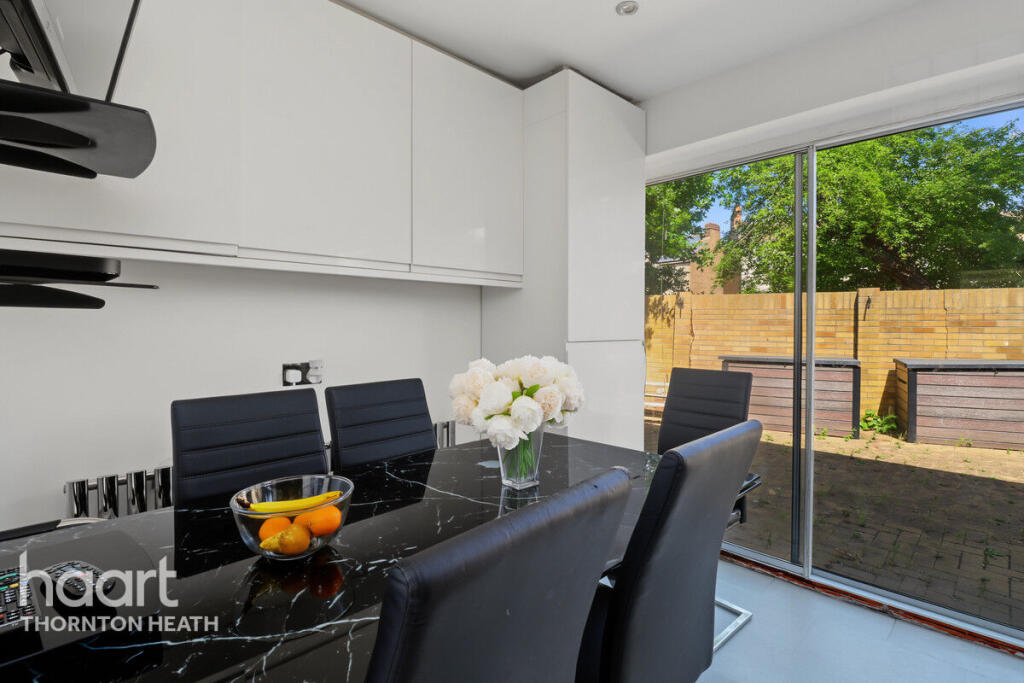 House in London, Thornton Heath - More