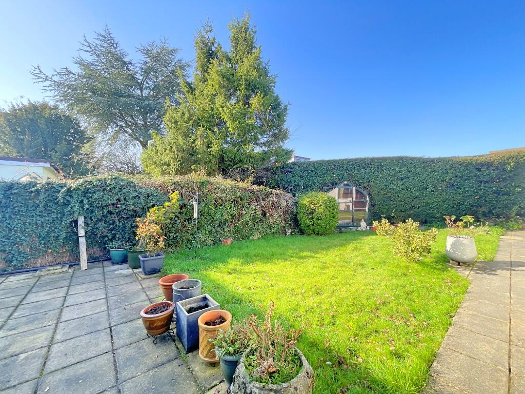 Vine Road, TIPTREE photo 4