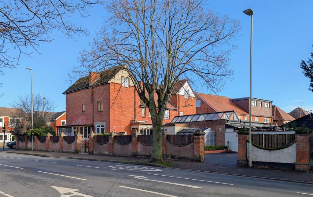 Main image of property: Stroud Road, Gloucester