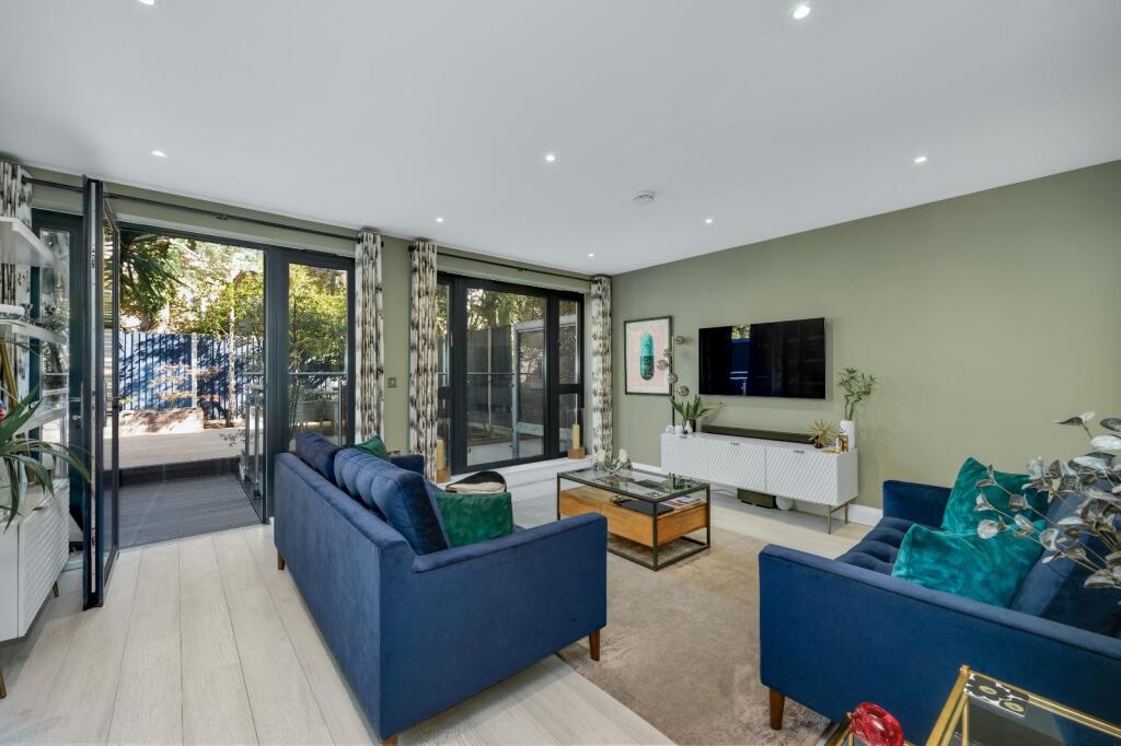 Apartment in London, Seething Wells, Surbiton - View 5