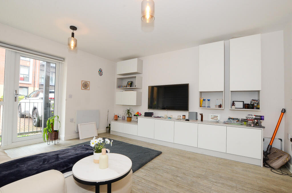 Apartment in Watford - View 5