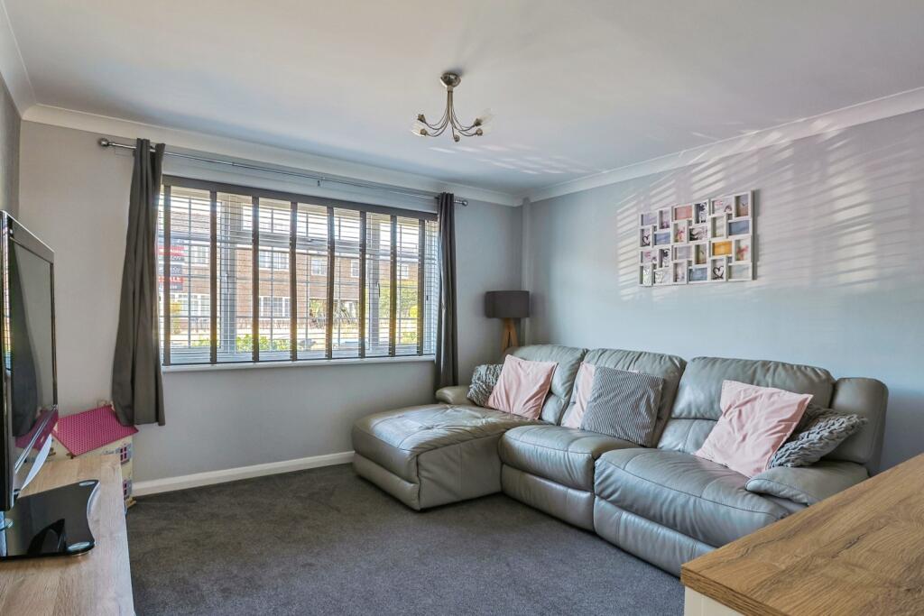 Rownhams Road, THROOP, Bournemouth, Dorset, BH8 – další