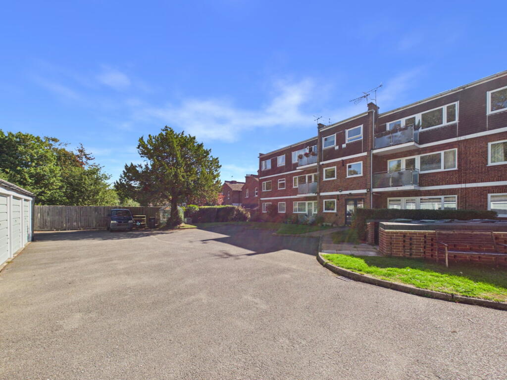 Apartment in Tonbridge - View 3