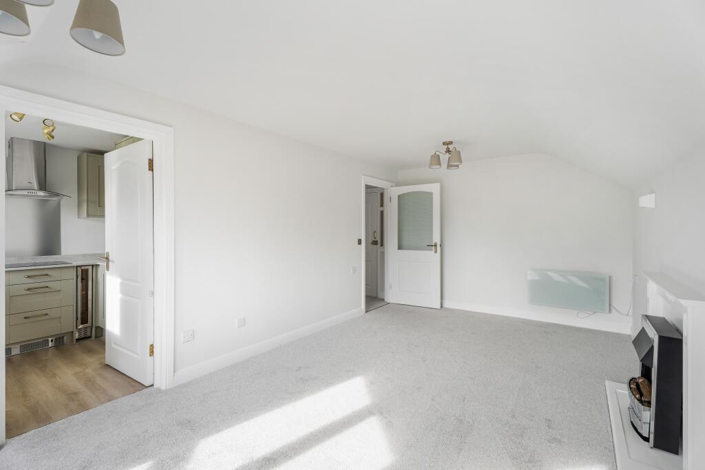 Apartment in St Albans - More
