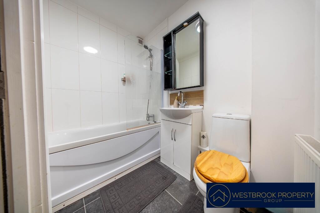 Springfield Road, Chelmsford, Essex, CM2 - Още