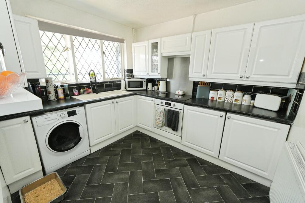 Apartment in Sandwell, West Midlands - View 3