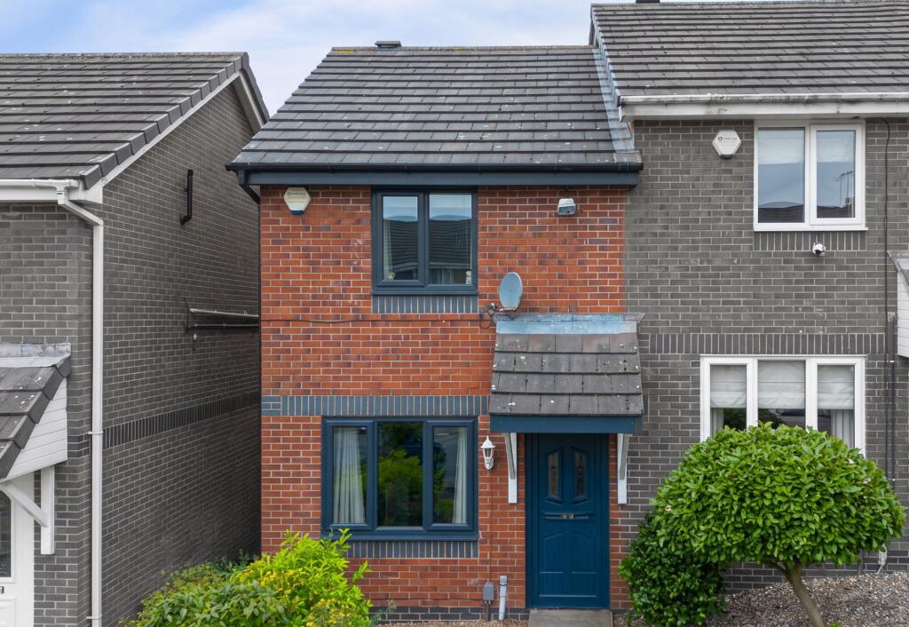 Main image of property: Stonedene Court, Heckmondwike, WF16
