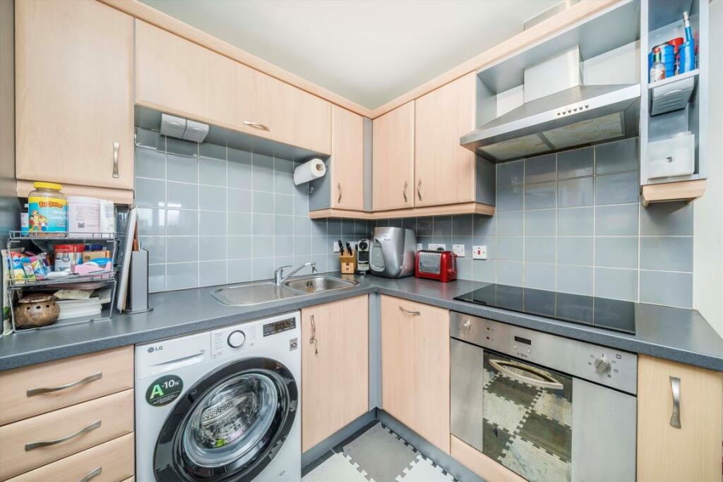 Apartment in London, Surbiton - View 3