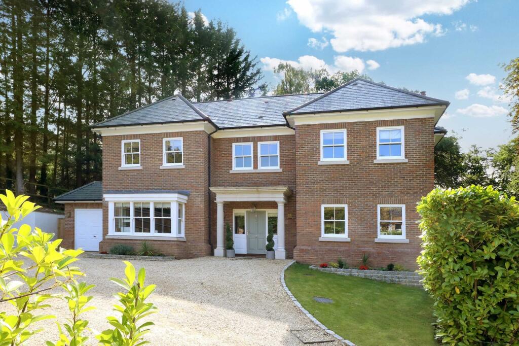Main image of property: The Woodlands, Penn, HP10