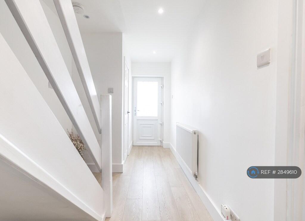 Additional image 2 of Woodrow Close, Catshill, Bromsgrove, B61