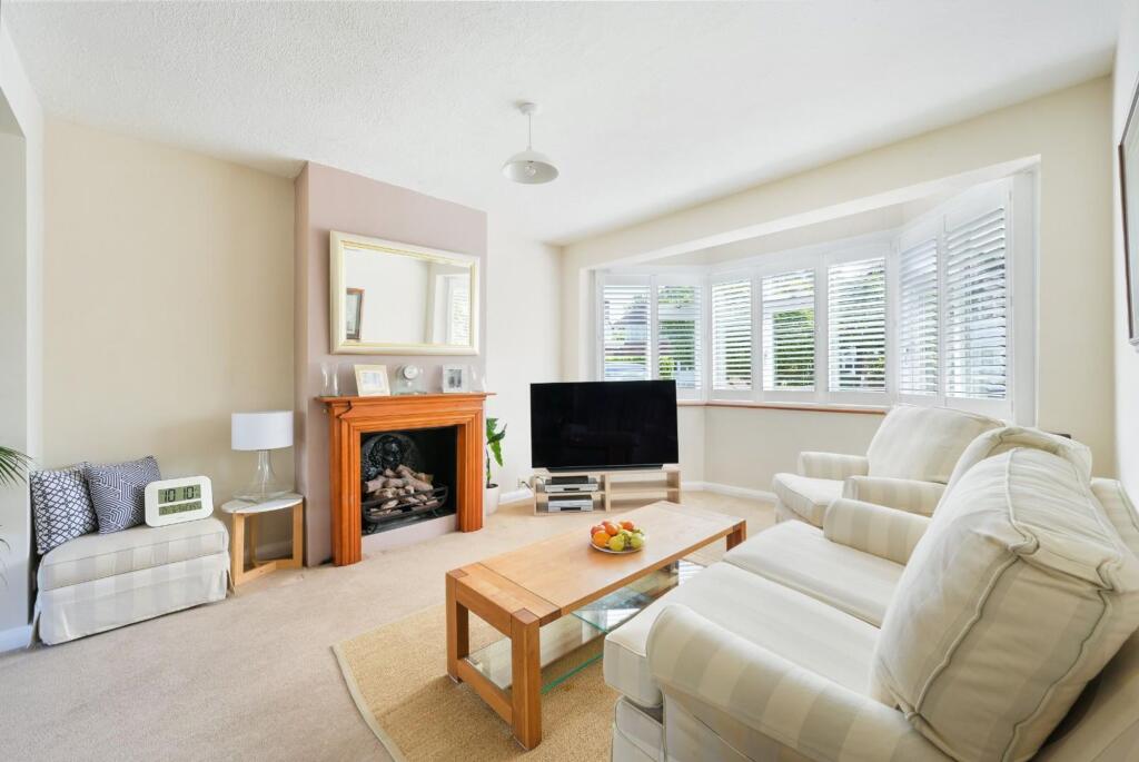 House in Epsom, Stoneleigh - View 2