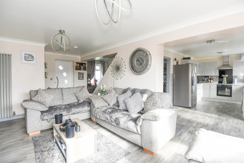 Rambler Close, Trowbridge photo 4