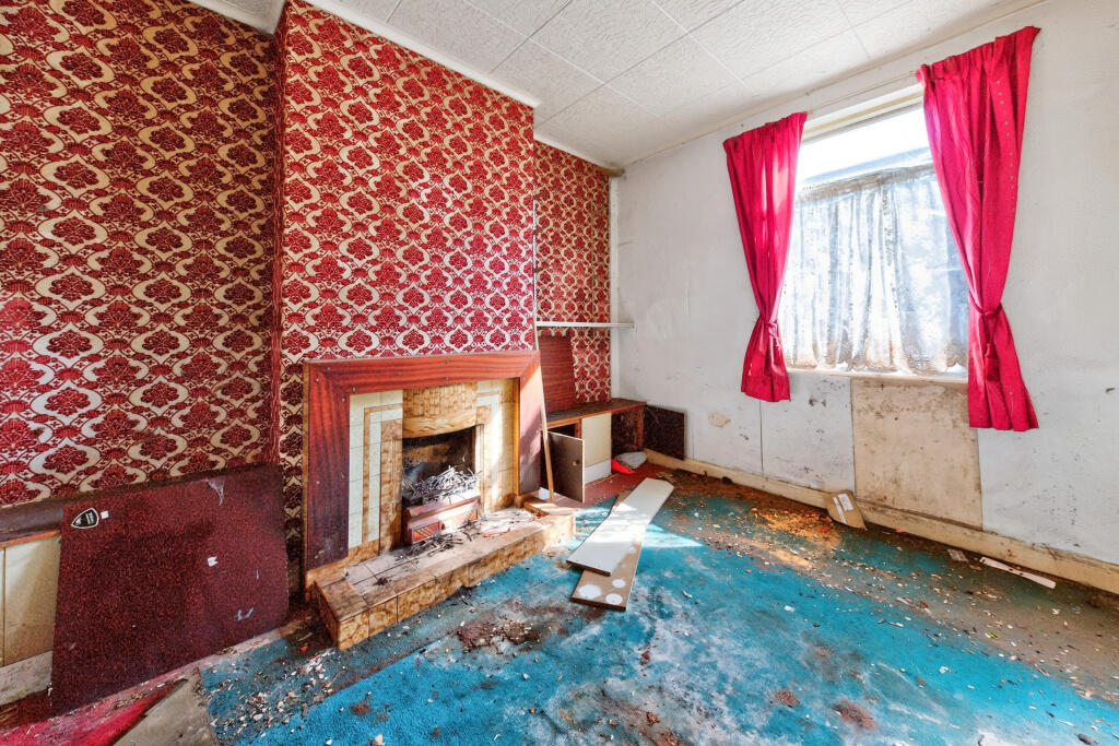 House in Stoke-on-Trent - More