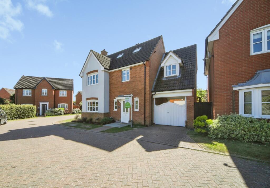 Main image of property: Masterson Grove, Kesgrave, Ipswich, Suffolk, IP5