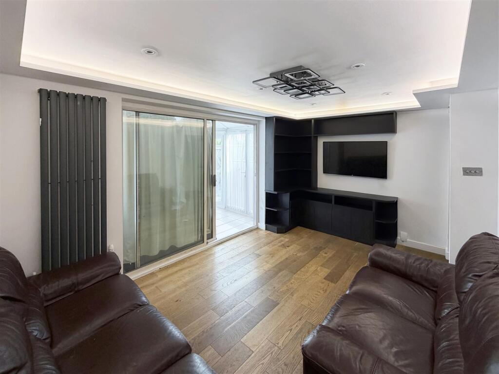 House in London, Hounslow West - View 4
