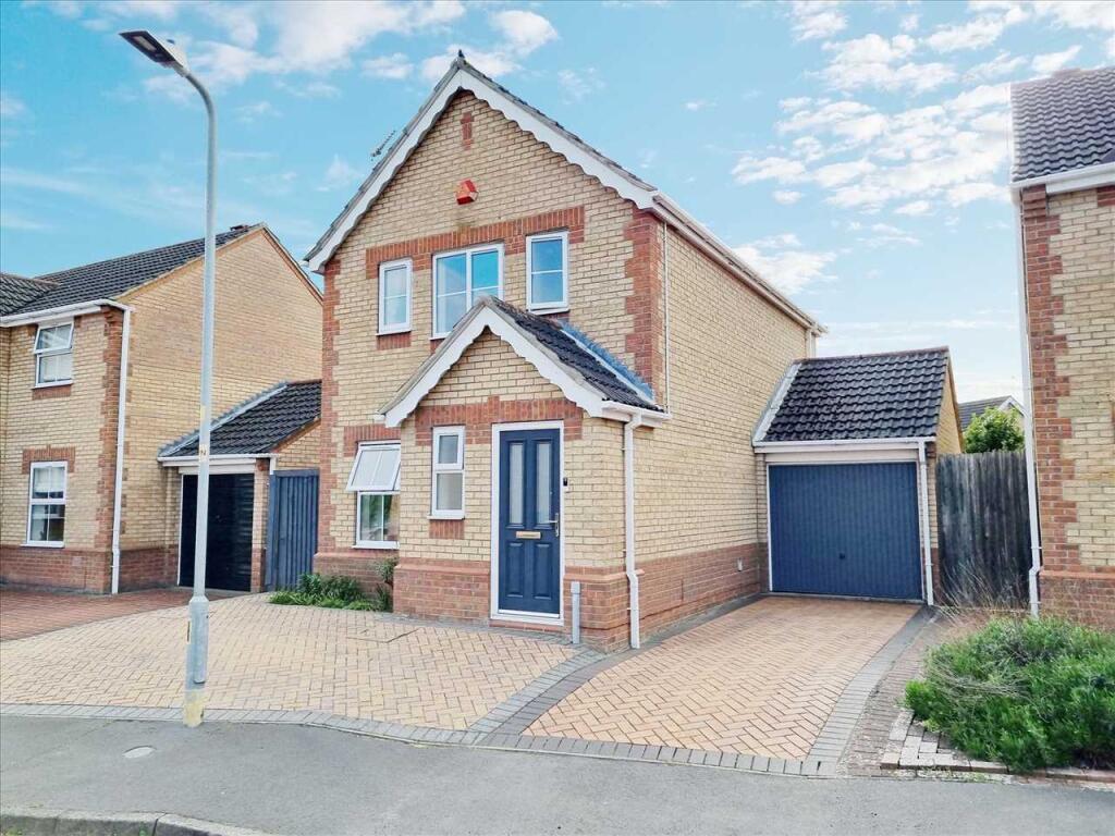 3-bed detached on Forum Way, Sleaford, £240,000