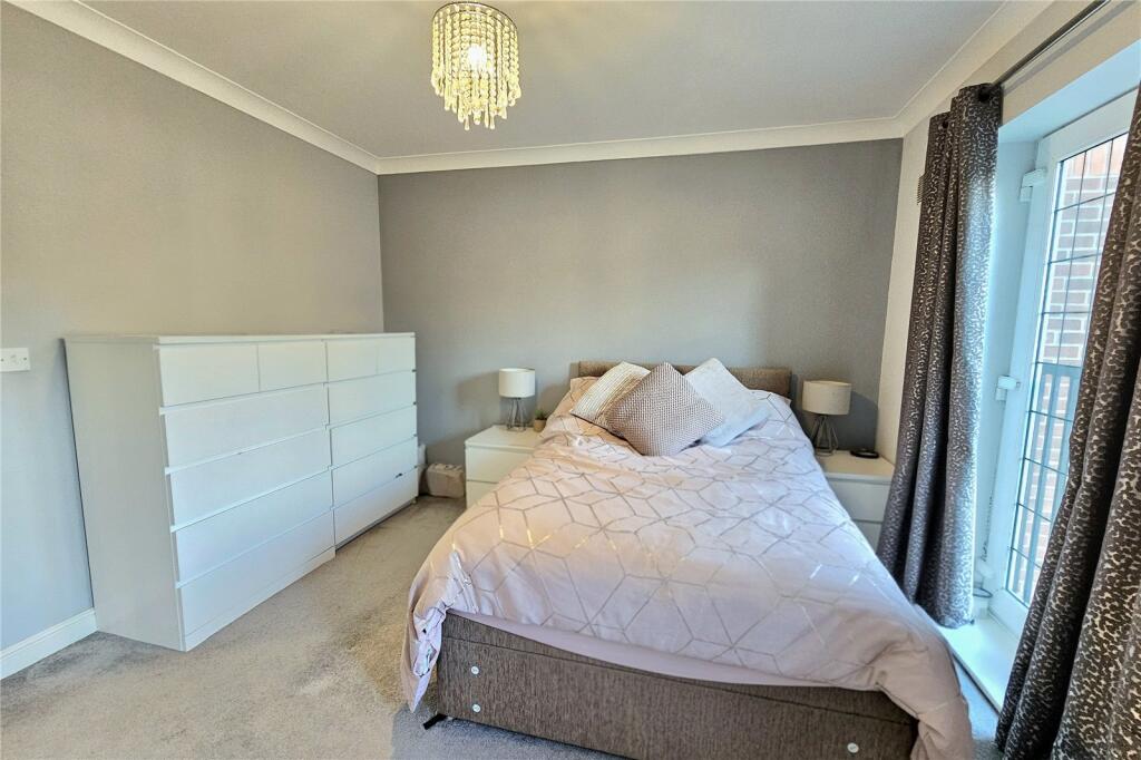 Apartment in Surrey Heath, Surrey - View 5