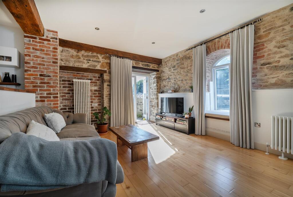 Apartment in Truro - More