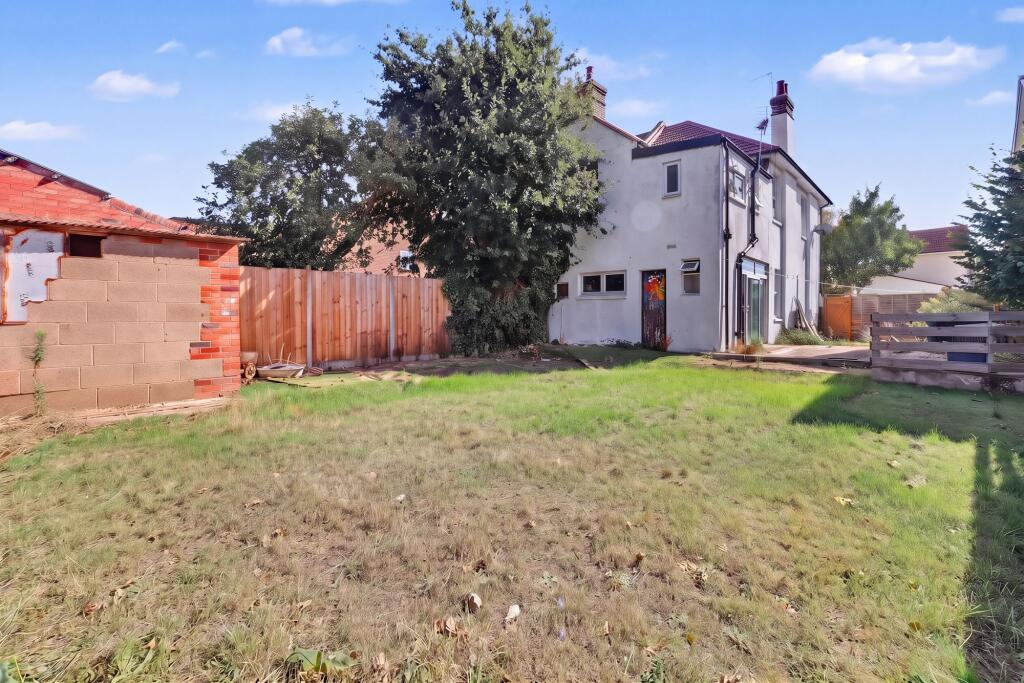 House in Twickenham - More