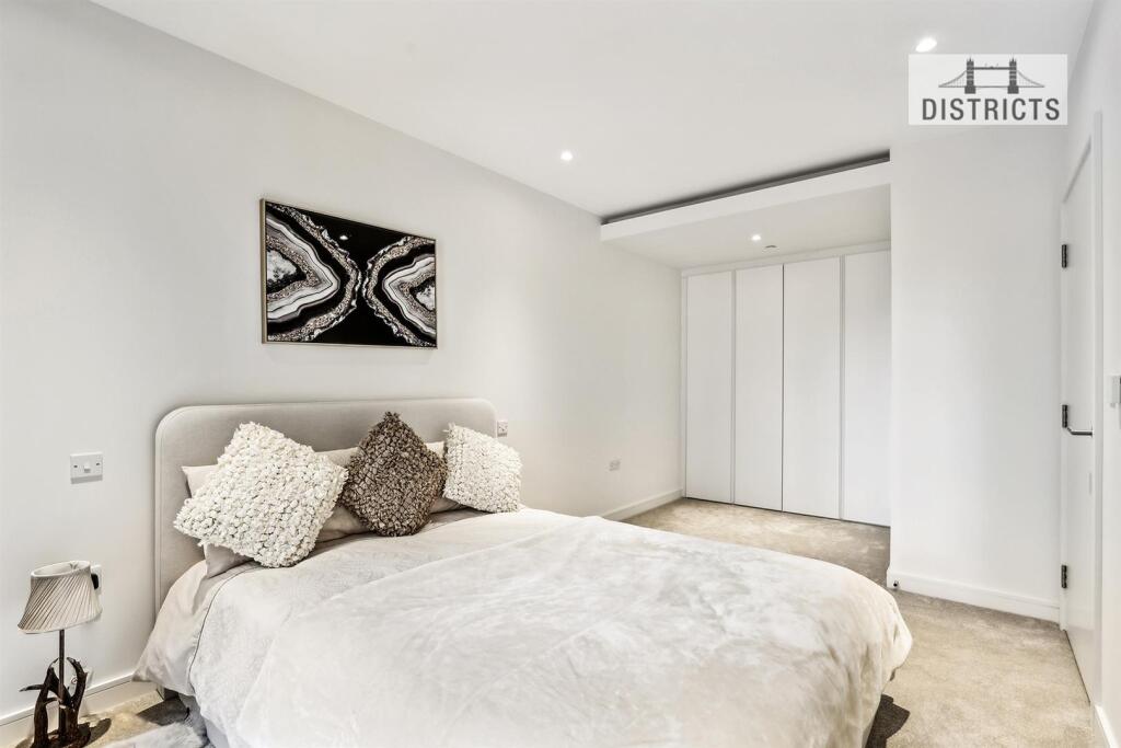 Apartment in London, St John's Estate, Isle of Dogs - View 2