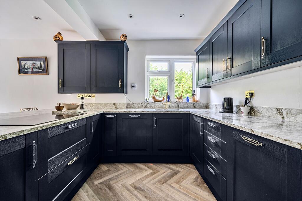 House in Tandridge, Whyteleafe - More