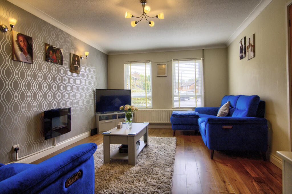 The Garrones, Crawley, RH10 photo 4