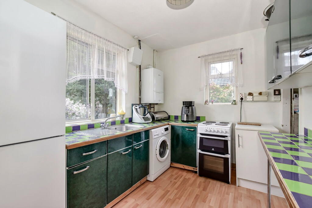 Apartment in Watford - View 5