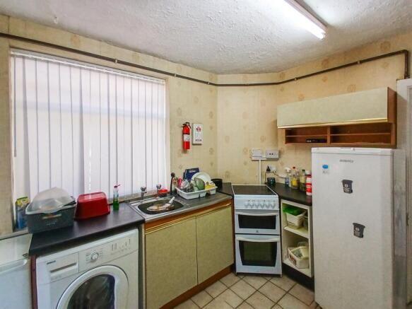 96 Wigan Road, Ormskirk, Lancashire, L39 2BA photo 5