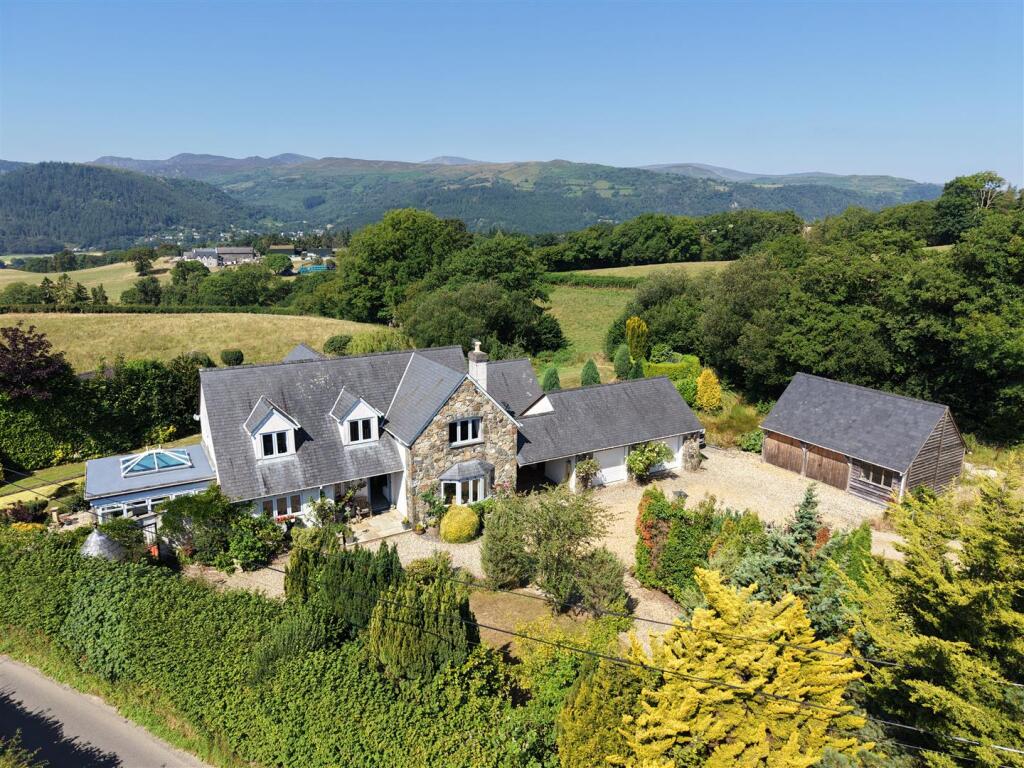 Main image of property: Llanddoged