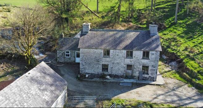Llwynmalus - farmhouse.jpg