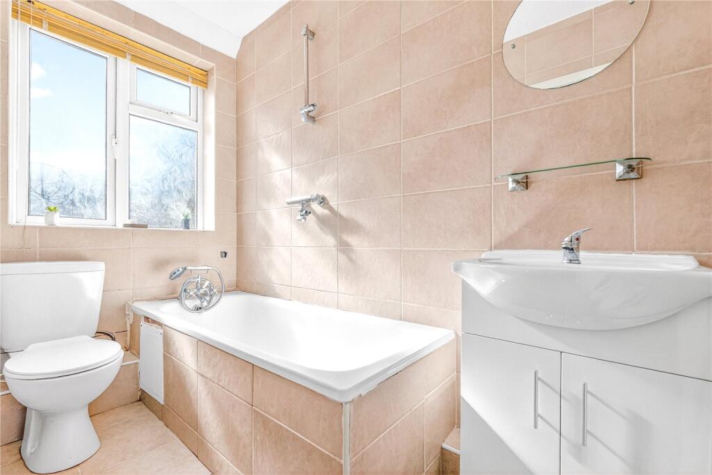 House in London, Higham Hill, Walthamstow - More