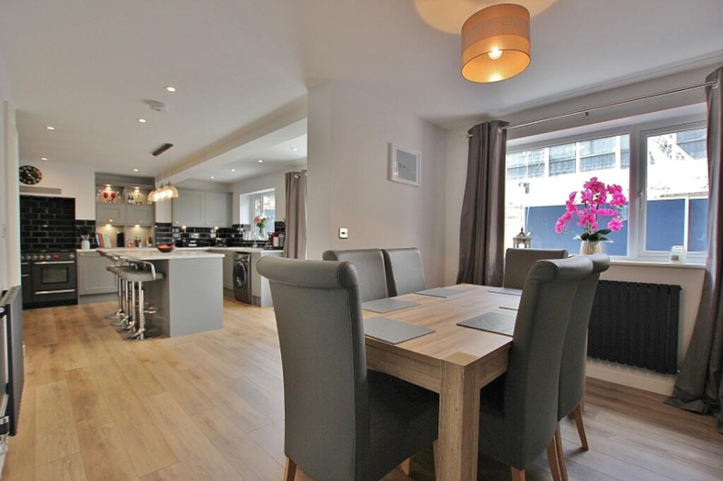 House in Heswall, Liverpool City Region - View 3