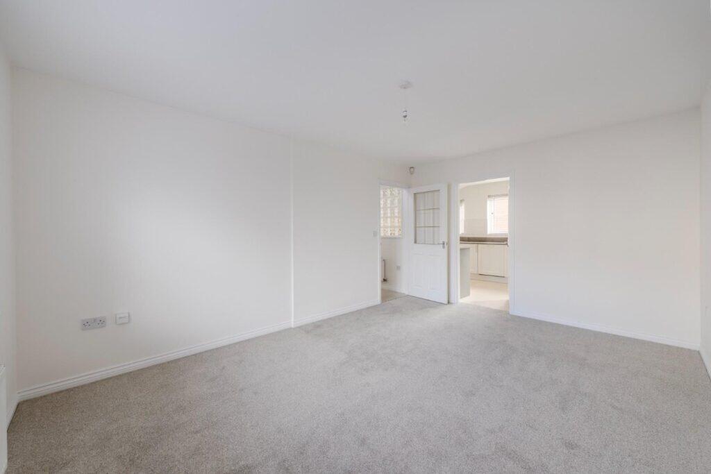 Rothwell Close, St. Georges, Telford photo 4